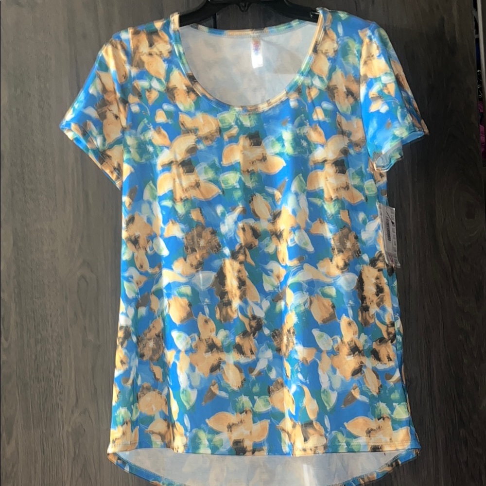FLASH SALE! 
Lula Roe Floral TShirt Size Small NWT